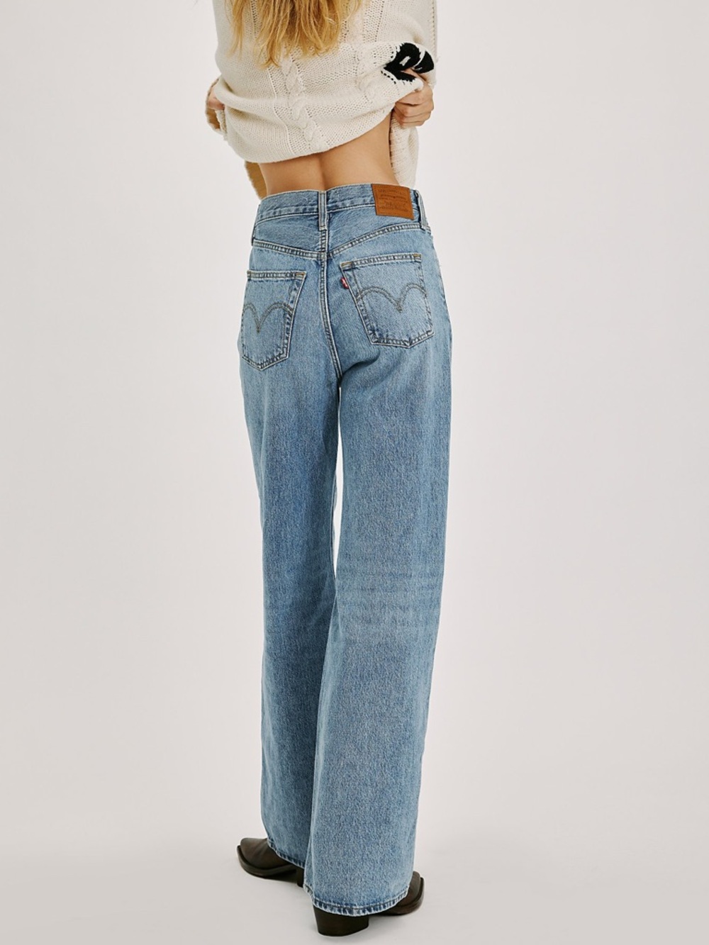 Levi’s Ribcage Wide Leg Jean - Picture 3 of 5
